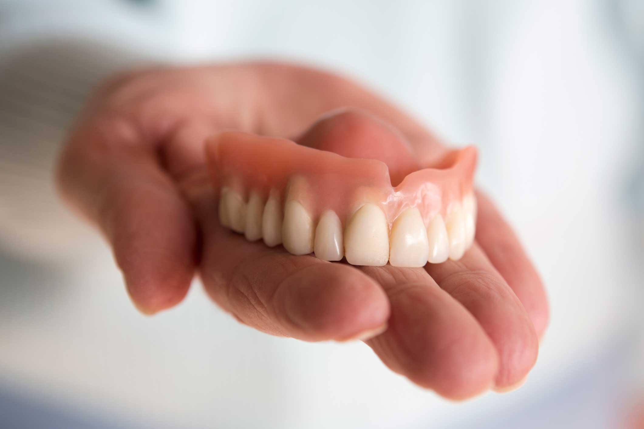 Prótesis dentales en Retiro, Prostodoncia en Retiro, prótesis en Retiro, Madrid; prótesis dentales fijas.