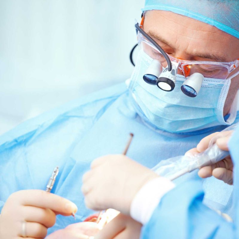 Cirugía Oral en Retiro, cirujano dental en Retiro, Madrid; cirugía bucal en Retiro.